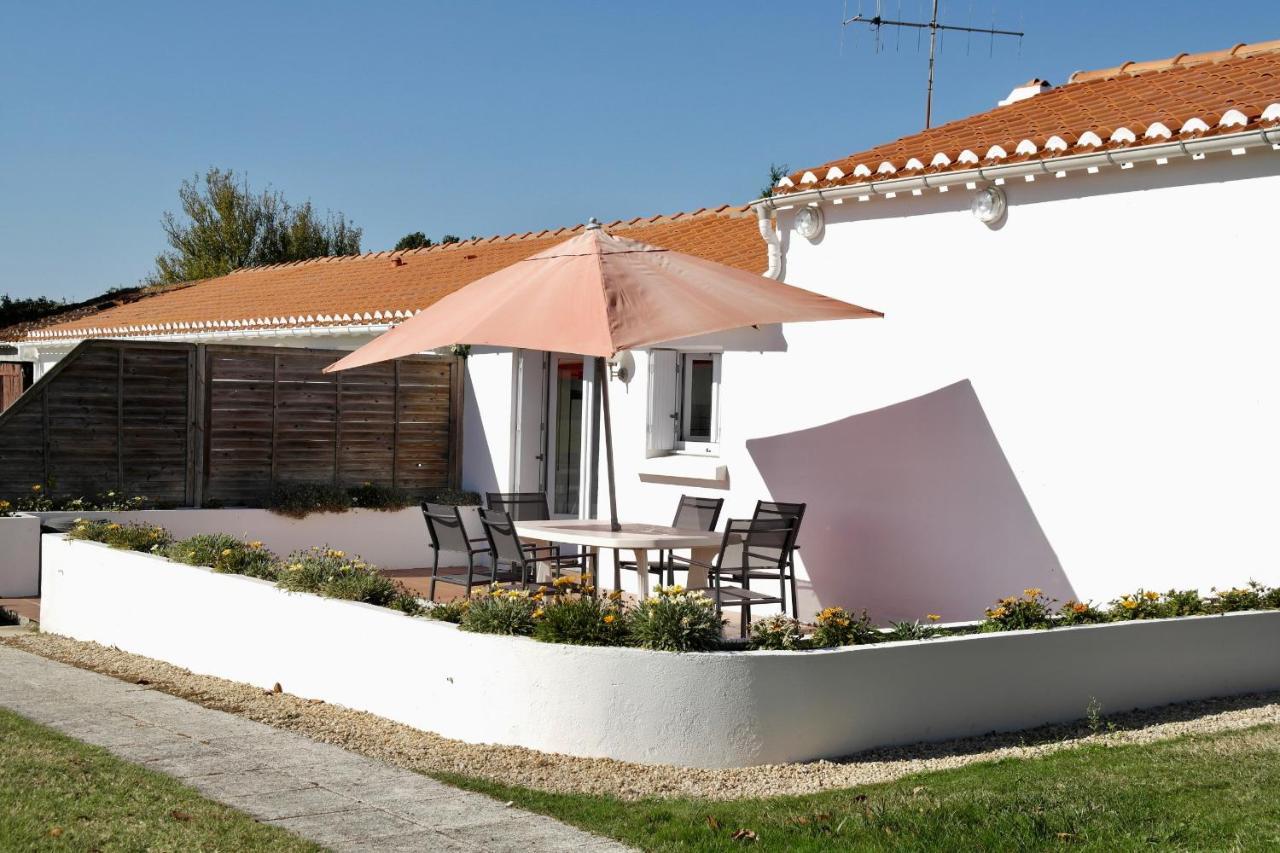 Maison Pour 4 A La Campagne Avec Piscine Commequiers Exterior photo
